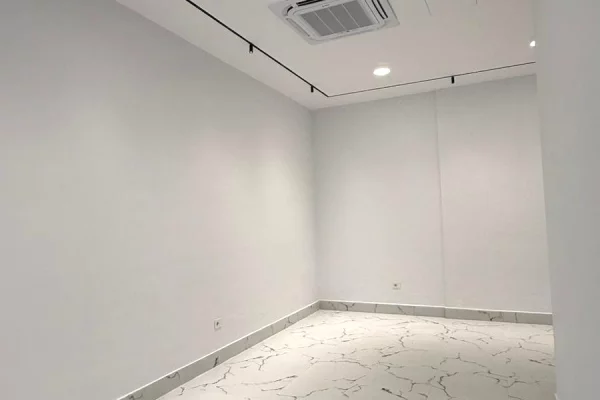 DYQAN PER SHITJE TEK DONIKA CENTER MINE PEZA 