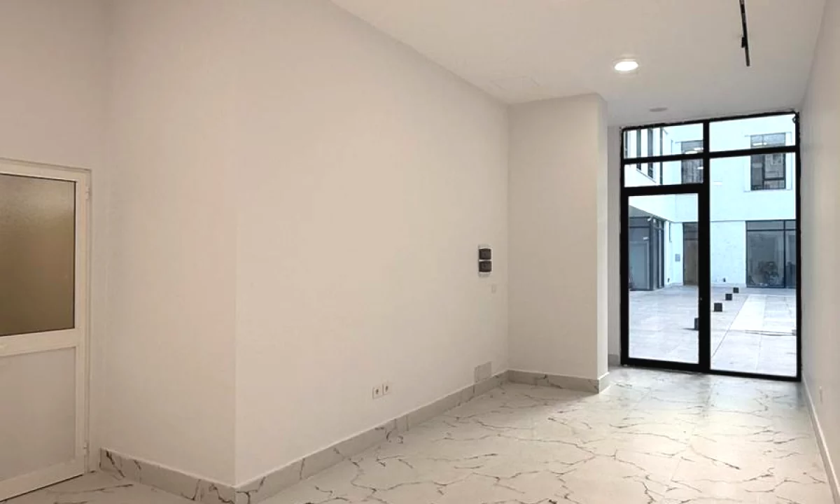 DYQAN PER SHITJE TEK DONIKA CENTER MINE PEZA 
