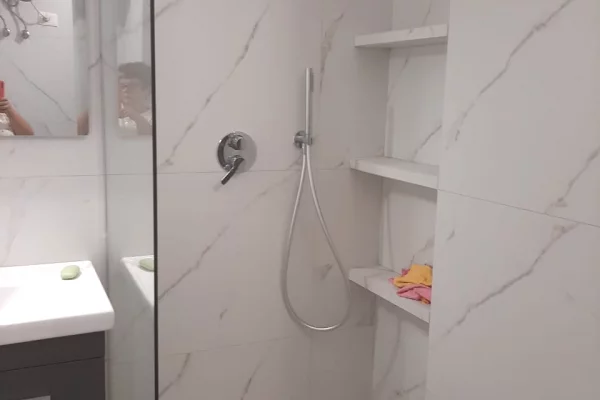 Shtepi me qera Apartament ne Tirane, 2+1, Mobilimi E mobiluar, Pagesa 550  Euro.