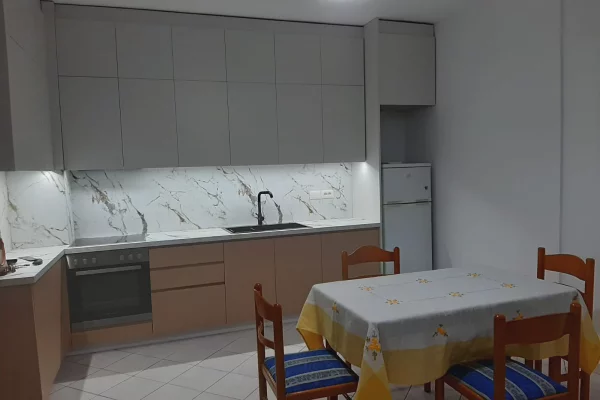 Shtepi me qera Apartament ne Tirane, 2+1, Mobilimi E mobiluar, Pagesa 550  Euro.