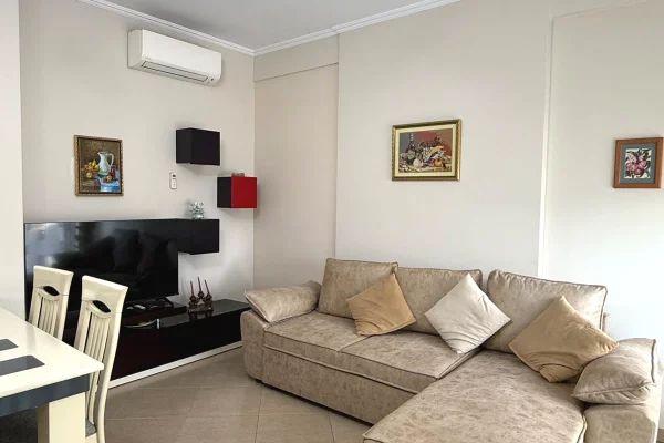 Shtepi me qera Apartament ne Tirane, 1+1, Mobilimi E mobiluar, Pagesa 700  Euro.