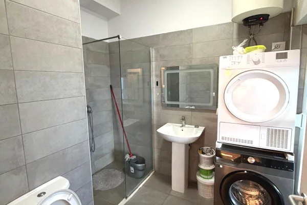 Shtepi ne shitje Apartament ne Tirane, Garsoniere, Mobilimi E mobiluar, Pagesa 79,500  Euro.