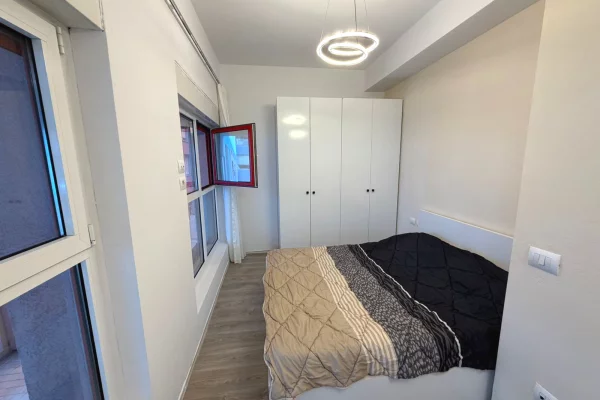 Shtepi ne shitje Apartament ne Tirane, Garsoniere, Mobilimi E mobiluar, Pagesa 79,500  Euro.
