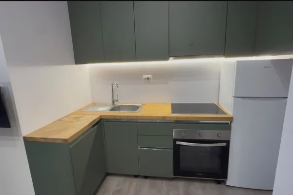 Shtepi ne shitje Apartament ne Tirane, Garsoniere, Mobilimi E mobiluar, Pagesa 79,500  Euro.