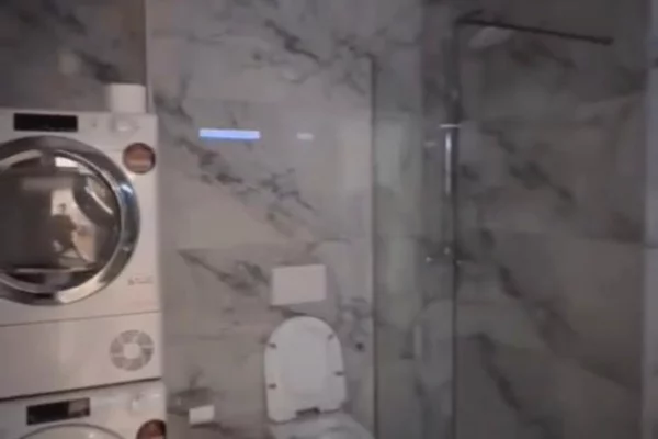Shtepi ne shitje Apartament ne Tirane, 2+1, Mobilimi E mobiluar, Pagesa 290,000  Euro.