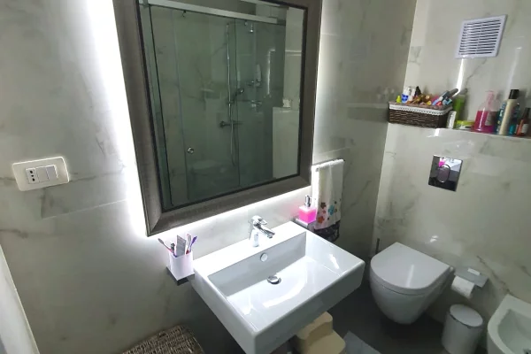 Casa in vendita Appartamento a Tirana, 2+1, Ambiente Arredato, Pagamento 49,500  Euro.
