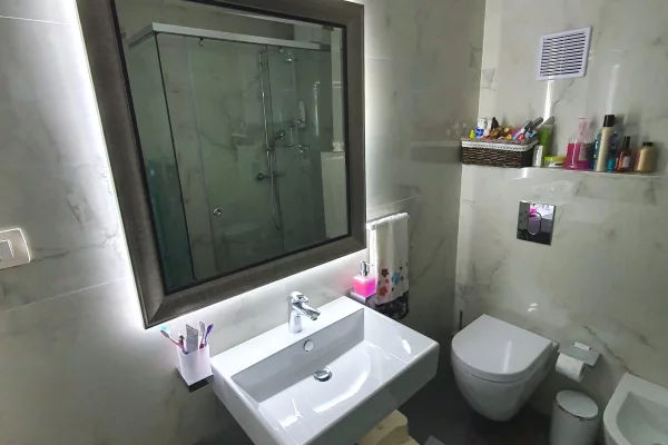 Casa in vendita Appartamento a Tirana, 2+1, Ambiente Arredato, Pagamento 49,500  Euro.
