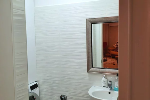 Casa in vendita Appartamento a Tirana, 2+1, Ambiente Arredato, Pagamento 49,500  Euro.