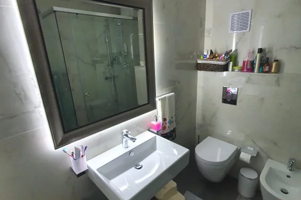 Casa in vendita Appartamento a Tirana, 2+1, Ambiente Arredato, Pagamento 49,500  Euro.
