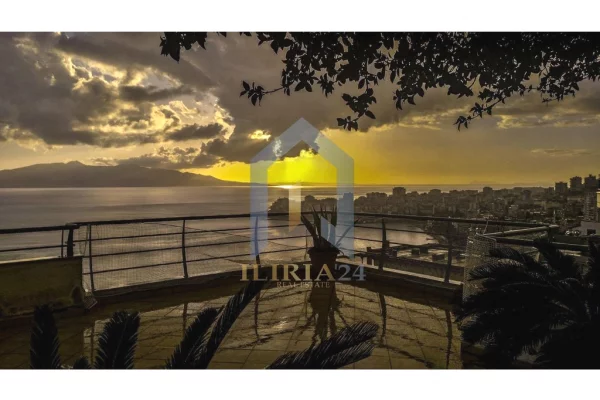 Shtepi ne shitje Penthose(kati i fundit panoramik) ne Sarande, 3+1, Mobilimi E mobiluar, Pagesa 550,000  Euro.