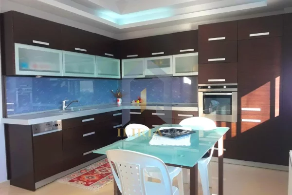 Shtepi ne shitje Penthose(kati i fundit panoramik) ne Sarande, 3+1, Mobilimi E mobiluar, Pagesa 550,000  Euro.
