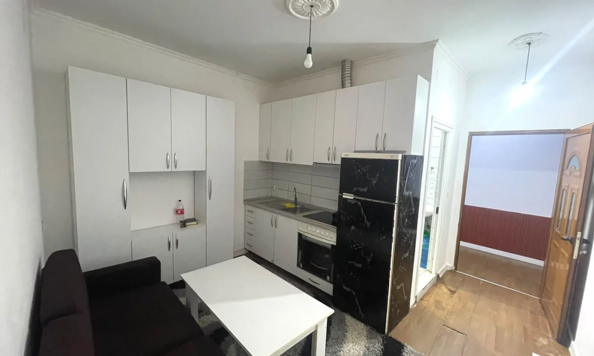 Shtepi me qera Apartament ne Tirane, 1+1, Mobilimi E mobiluar, Pagesa 300  Euro.