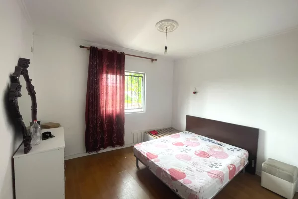 Shtepi me qera Apartament ne Tirane, 1+1, Mobilimi E mobiluar, Pagesa 300  Euro.