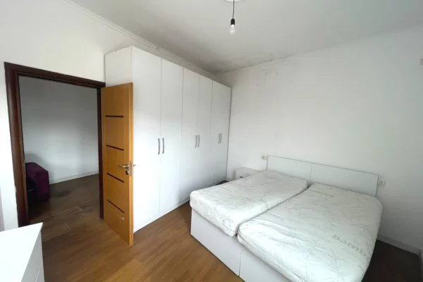 Shtepi me qera Apartament ne Tirane, 1+1, Mobilimi E mobiluar, Pagesa 250  Euro.