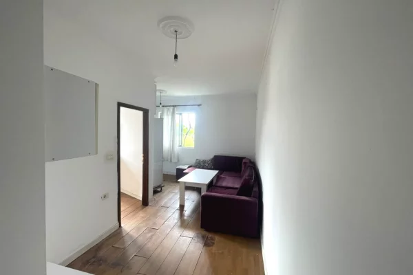 Shtepi me qera Apartament ne Tirane, 1+1, Mobilimi E mobiluar, Pagesa 250  Euro.