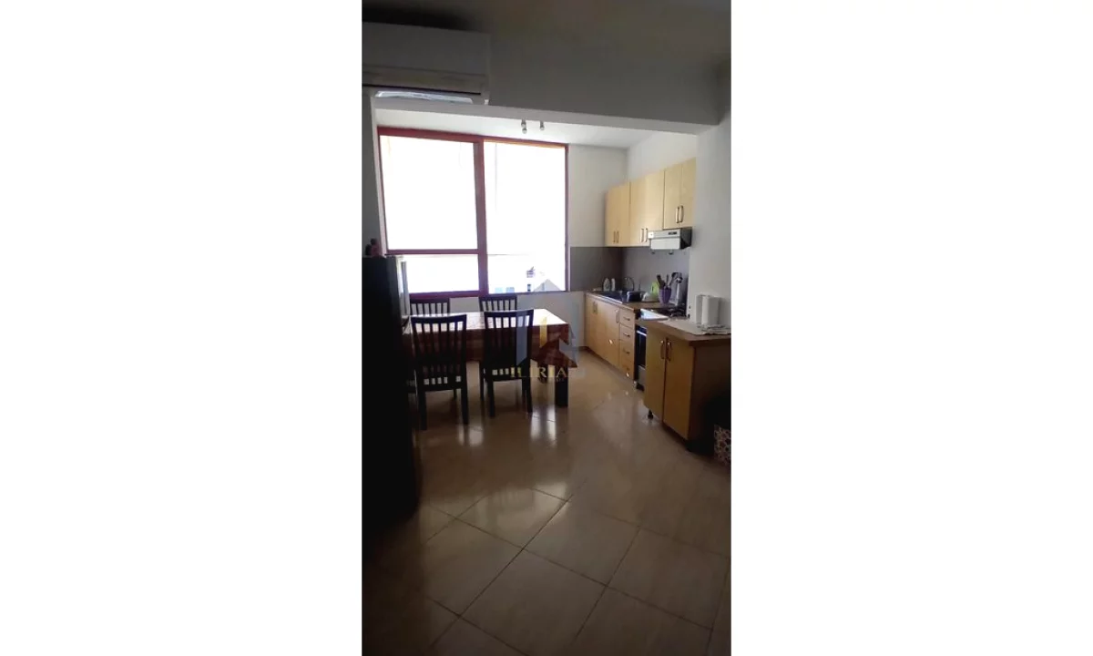 Shtepi ne shitje Apartament ne Tirane, 3+1, Mobilimi E mobiluar, Pagesa 240,000  Euro.