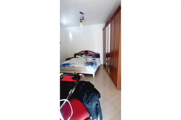 Shtepi ne shitje Apartament ne Tirane, 3+1, Mobilimi E mobiluar, Pagesa 240,000  Euro.