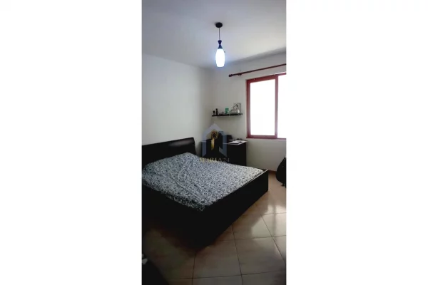 Shtepi ne shitje Apartament ne Tirane, 3+1, Mobilimi E mobiluar, Pagesa 240,000  Euro.