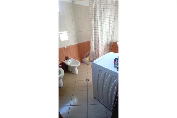 Shtepi ne shitje Apartament ne Tirane, 3+1, Mobilimi E mobiluar, Pagesa 240,000  Euro.