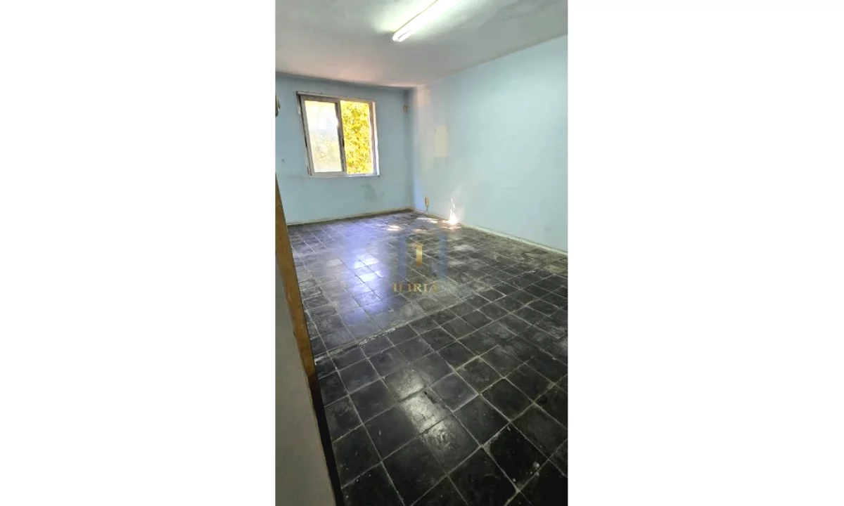 Shtepi ne shitje Apartament ne Tirane, 2+1, Mobilimi Bosh, pa mobiluar, Pagesa 195,000  Euro.