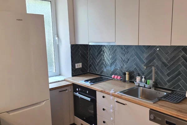 Shtepi me qera Apartament ne Tirane, 1+1, Mobilimi E mobiluar, Pagesa 650  Euro.