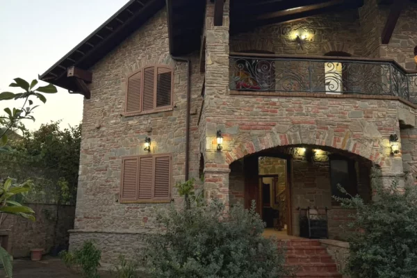 Shtepi ne shitje Vila Luksoze ne Tirane, 5+1, Mobilimi E mobiluar, Pagesa 1,000,000  Euro.