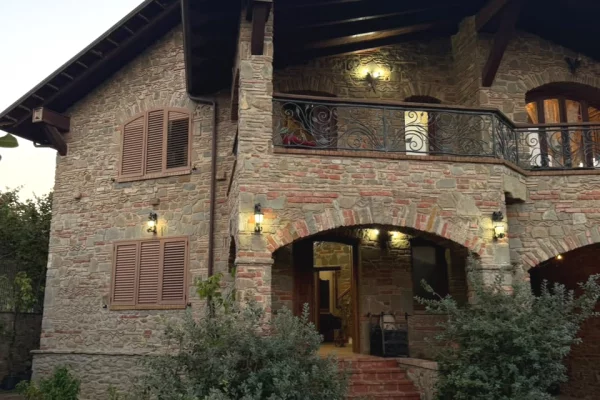 Shtepi ne shitje Vila Luksoze ne Tirane, 5+1, Mobilimi E mobiluar, Pagesa 1,000,000  Euro.
