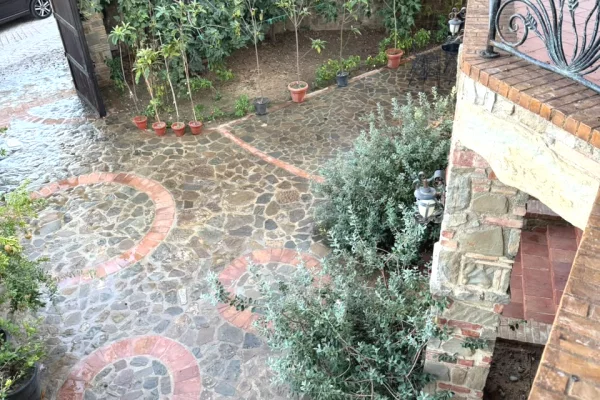 Shtepi ne shitje Vila Luksoze ne Tirane, 5+1, Mobilimi E mobiluar, Pagesa 1,000,000  Euro.