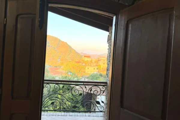 Shtepi ne shitje Vila Luksoze ne Tirane, 5+1, Mobilimi E mobiluar, Pagesa 1,000,000  Euro.