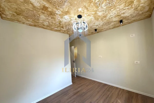 Shtepi ne shitje Apartament ne Tirane, 1+1, Mobilimi Bosh, pa mobiluar, Pagesa 125,000  Euro.