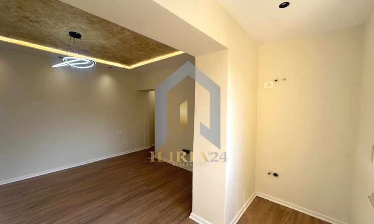 Shtepi ne shitje Apartament ne Tirane, 1+1, Mobilimi Bosh, pa mobiluar, Pagesa 125,000  Euro.