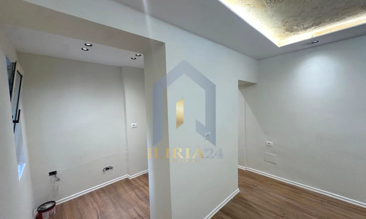 Shtepi ne shitje Apartament ne Tirane, Garsoniere, Mobilimi Bosh, pa mobiluar, Pagesa 95,000  Euro.