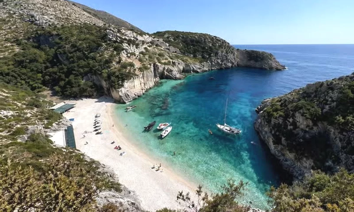 Toke per shitje ne Livadh, Himare 