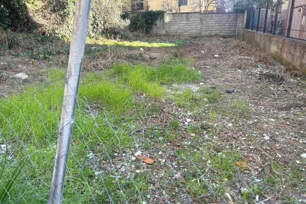 Truall ose Toke ne Tirane - 130,000 Euro