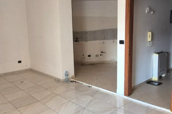 Shtepi ne shitje Apartament ne Tirane, 2+1, Mobilimi Bosh, pa mobiluar, Pagesa 258,000  Euro.