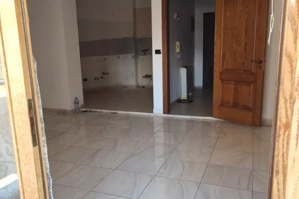 Shtepi ne shitje Apartament ne Tirane, 2+1, Mobilimi Bosh, pa mobiluar, Pagesa 258,000  Euro.