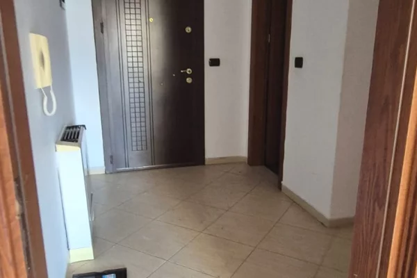 Shtepi ne shitje Apartament ne Tirane, 2+1, Mobilimi Bosh, pa mobiluar, Pagesa 258,000  Euro.