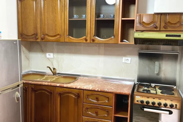 Shtepi me qera Apartament ne Tirane, 1+1, Mobilimi E mobiluar, Pagesa 500  Euro.