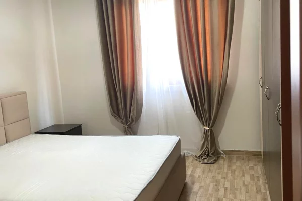 Shtepi me qera Apartament ne Tirane, 1+1, Mobilimi E mobiluar, Pagesa 500  Euro.