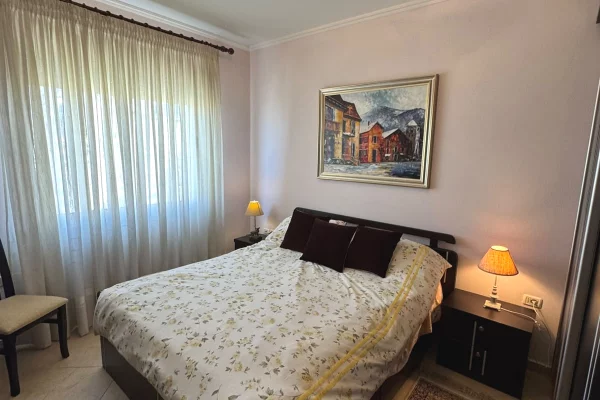 Shtepi me qera Apartament ne Tirane, 2+1, Mobilimi E mobiluar, Pagesa 800  Euro.