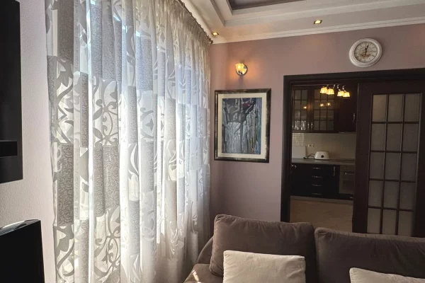 Shtepi me qera Apartament ne Tirane, 2+1, Mobilimi E mobiluar, Pagesa 800  Euro.