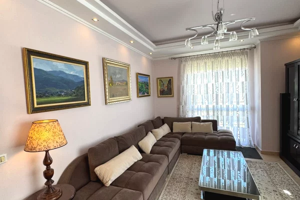Shtepi me qera Apartament ne Tirane, 2+1, Mobilimi E mobiluar, Pagesa 800  Euro.