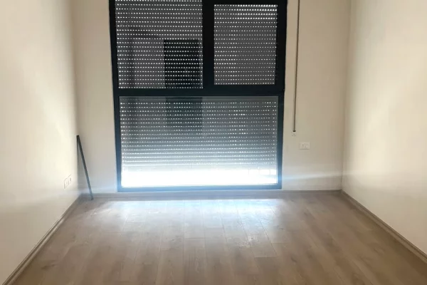 Shtepi me qera Apartament ne Tirane, 2+1, Mobilimi Bosh, pa mobiluar, Pagesa 800  Euro.