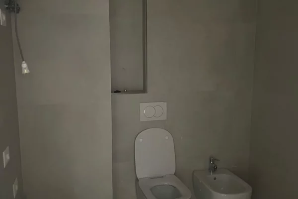 Shtepi me qera Apartament ne Tirane, 2+1, Mobilimi Bosh, pa mobiluar, Pagesa 800  Euro.