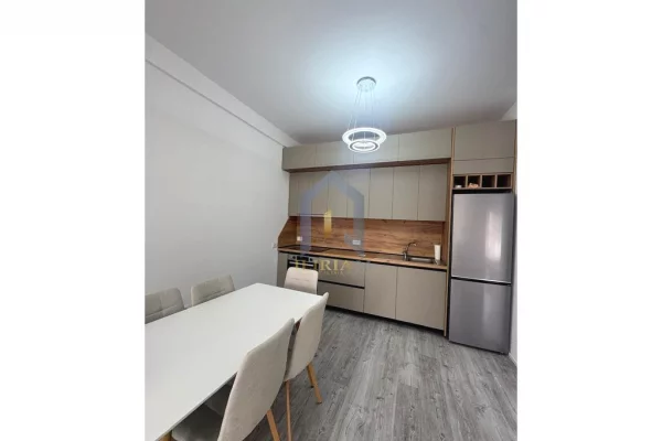Shtepi me qera Apartament ne Tirane, 2+1, Mobilimi E mobiluar, Pagesa 700  Euro.