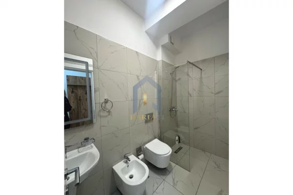 Shtepi me qera Apartament ne Tirane, 2+1, Mobilimi E mobiluar, Pagesa 700  Euro.