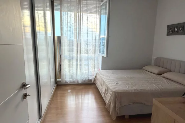 Shtepi me qera Apartament ne Tirane, 2+1, Mobilimi E mobiluar, Pagesa 900  Euro.