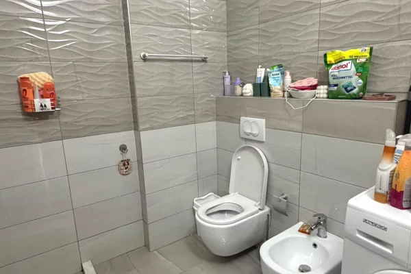 Shtepi me qera Apartament ne Tirane, 2+1, Mobilimi E mobiluar, Pagesa 900  Euro.