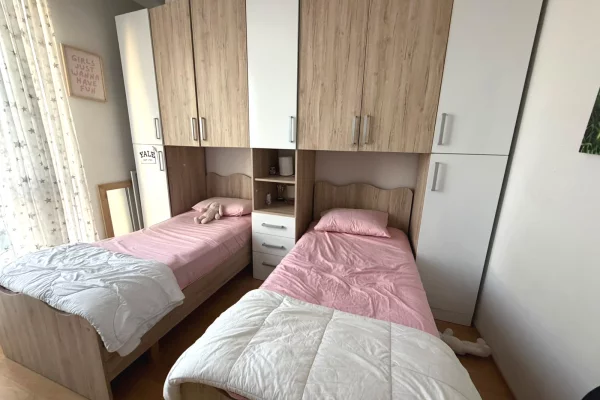 Shtepi me qera Apartament ne Tirane, 2+1, Mobilimi E mobiluar, Pagesa 900  Euro.