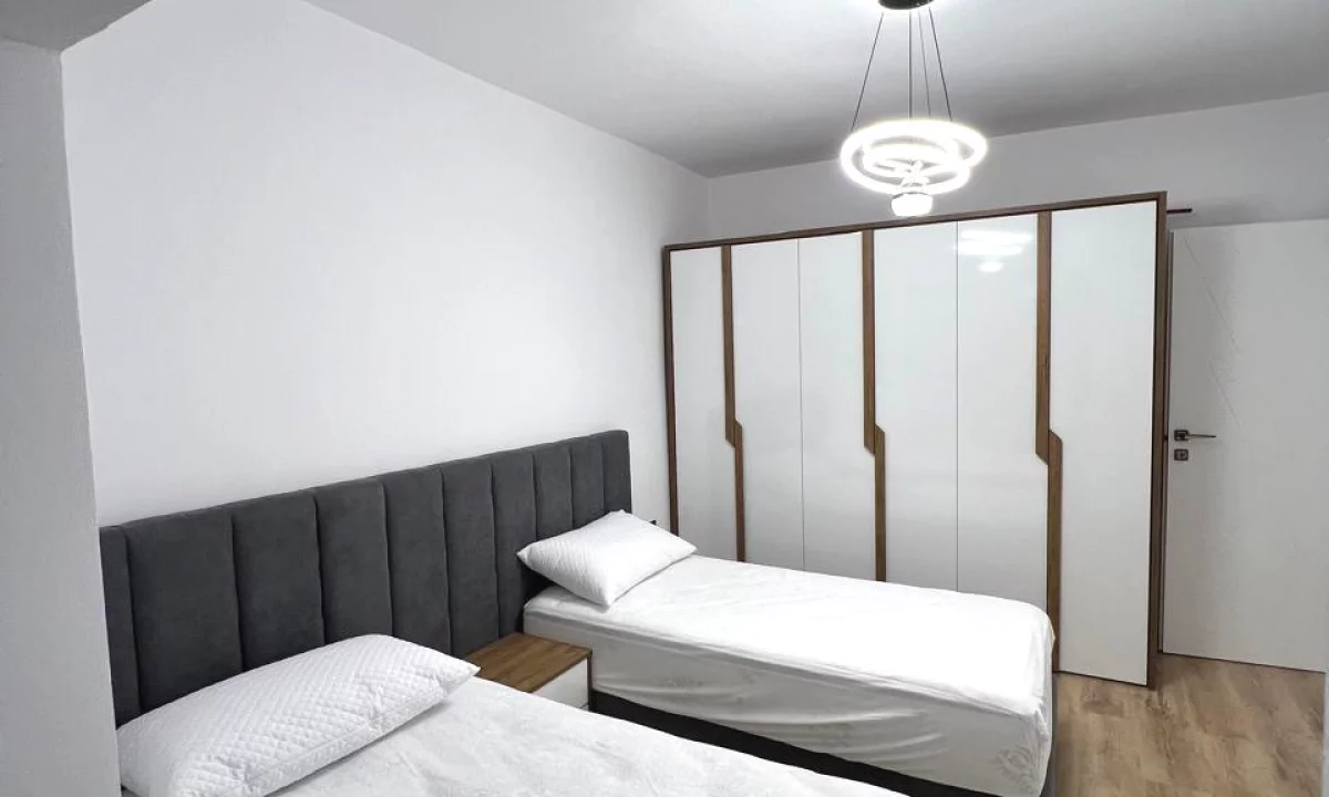 Shtepi me qera Apartament ne Tirane, 2+1, Mobilimi E mobiluar, Pagesa 730  Euro.